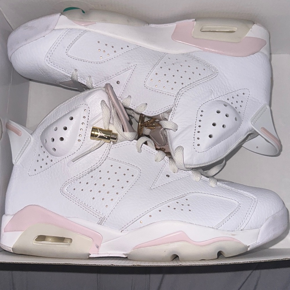 Jordan Retro 6 Gold Hoops Wmns Size 10.5